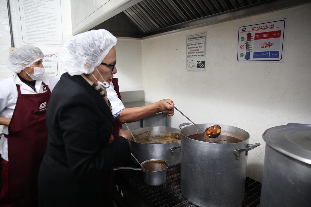 Conoce el menú previsto para cena de fin de año en "El Torito"