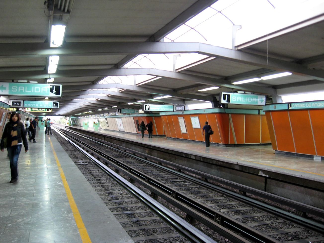 Suspenden línea 4 del metro por una persona arrollada