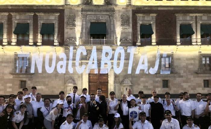 Se manifiestan pilotos aviadores de la ASPA