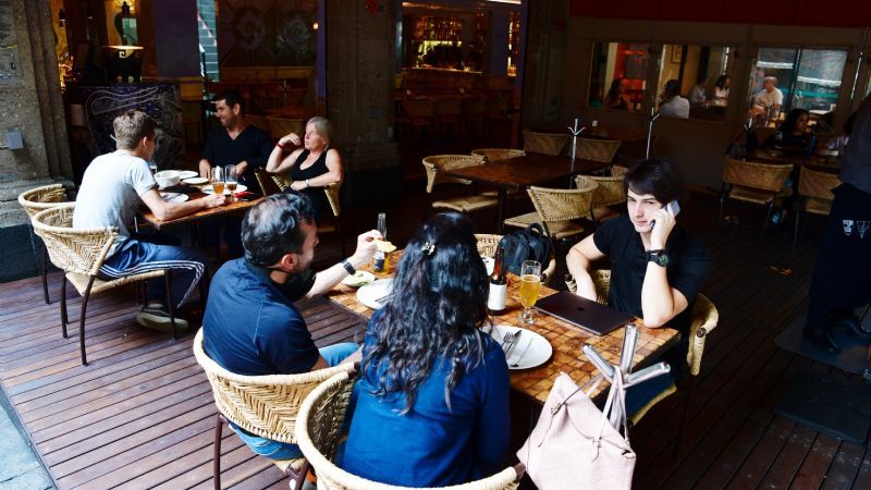 Restaurantes de CDMX tendrán que mostrar menú y precios en la entrada de sus establecimientos.