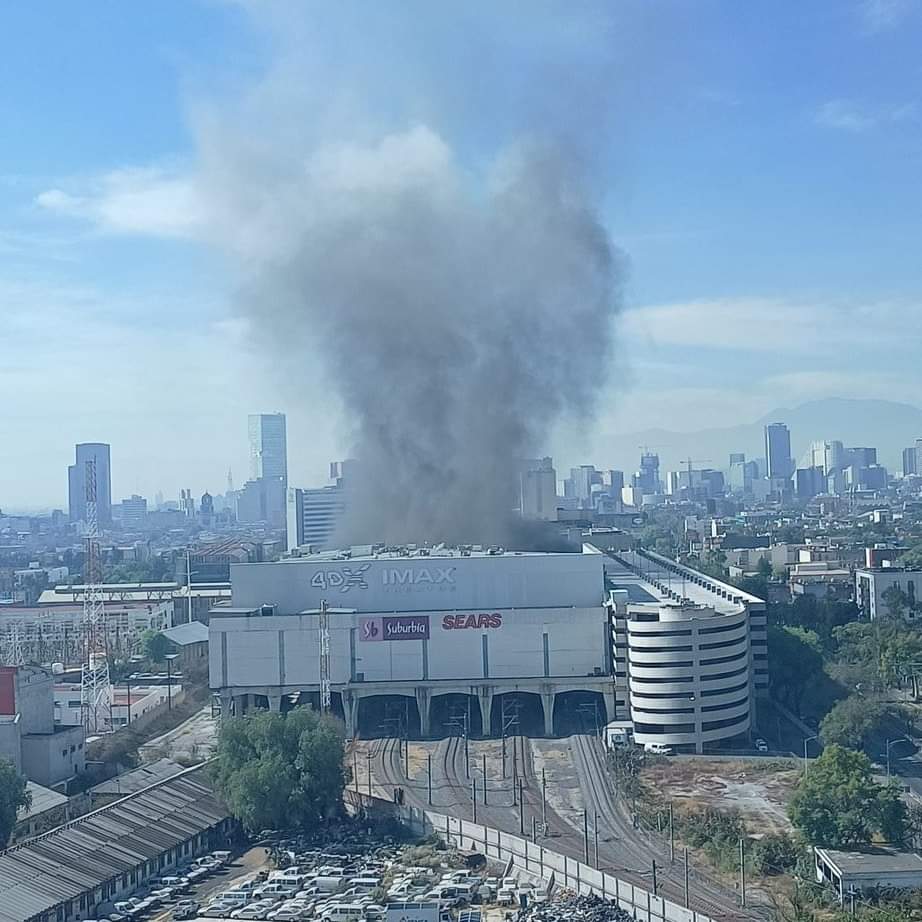 incendio en plaza dejo dos intoxicados