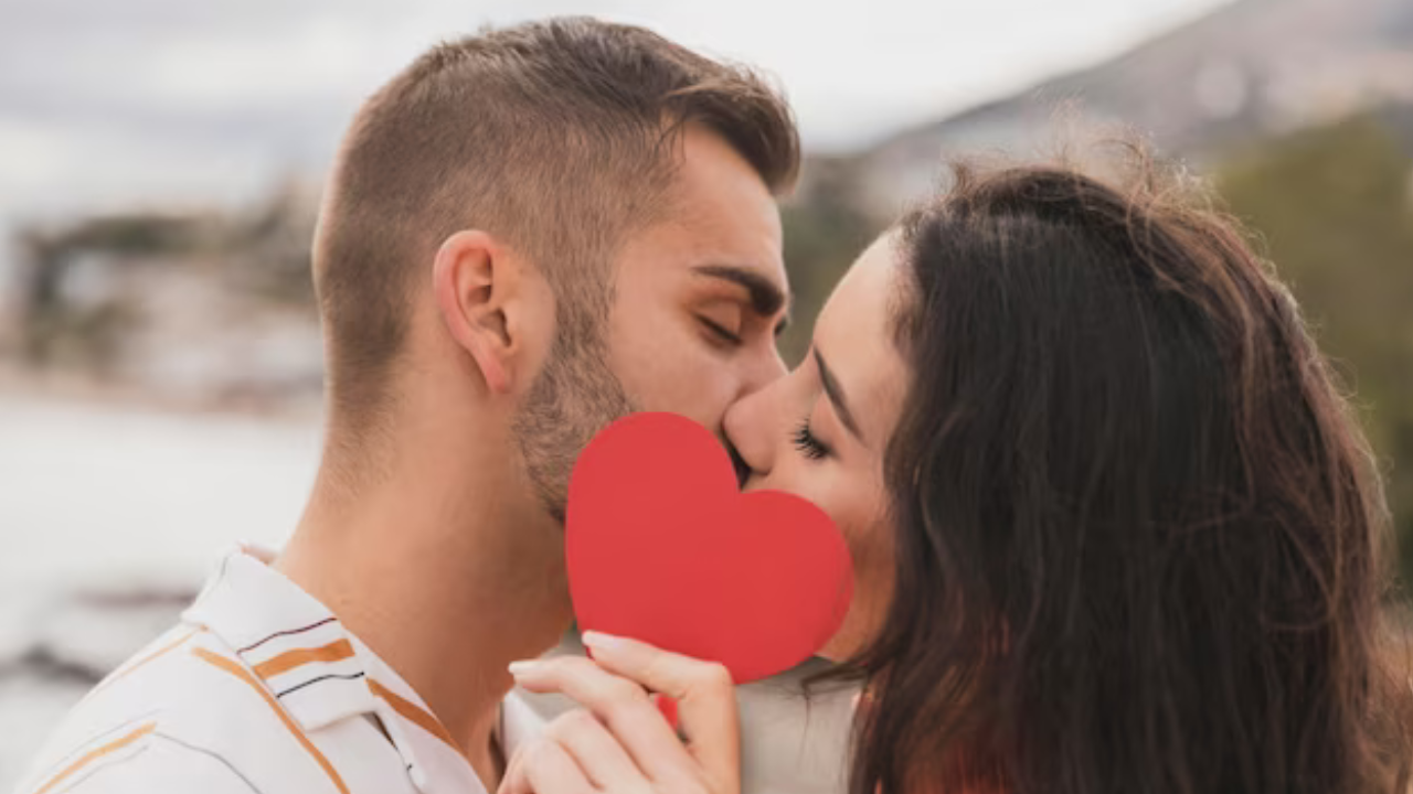 Besotón 2024: Gana 4 mil pesos besando a tu media naranja