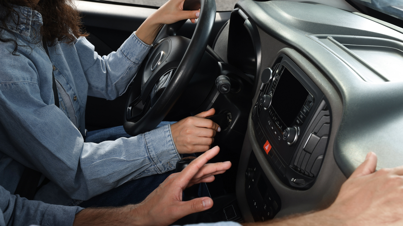 Diputados proponen cursos de manejo para tramitar licencia de conducir permanente