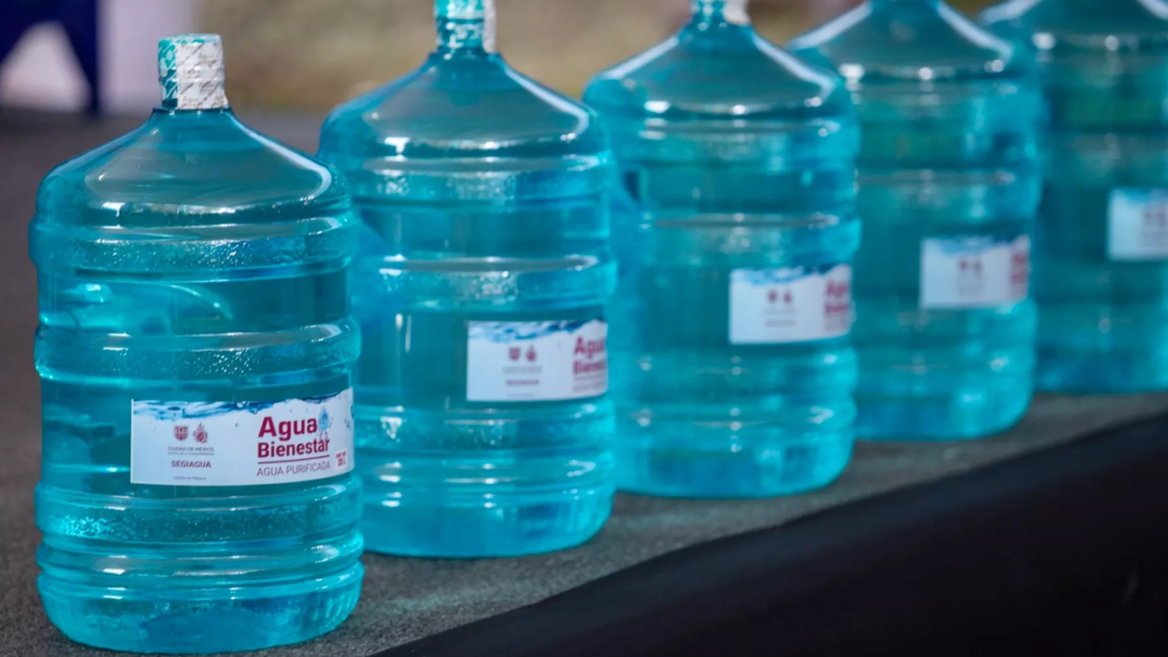 Arranca reparto de Agua del Bienestar en CDMX: garrafones a 5 pesos