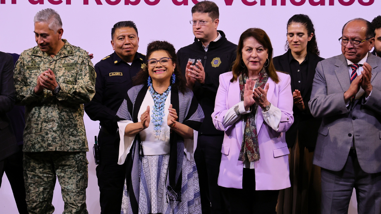 Clara Brugada y Margarita González Saravia.