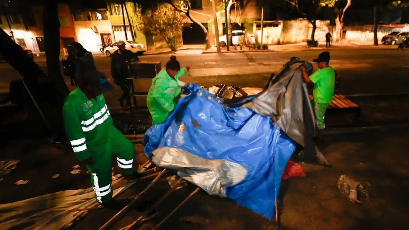 Así desalojaron en CDMX a migrantes en Terminal de Norte