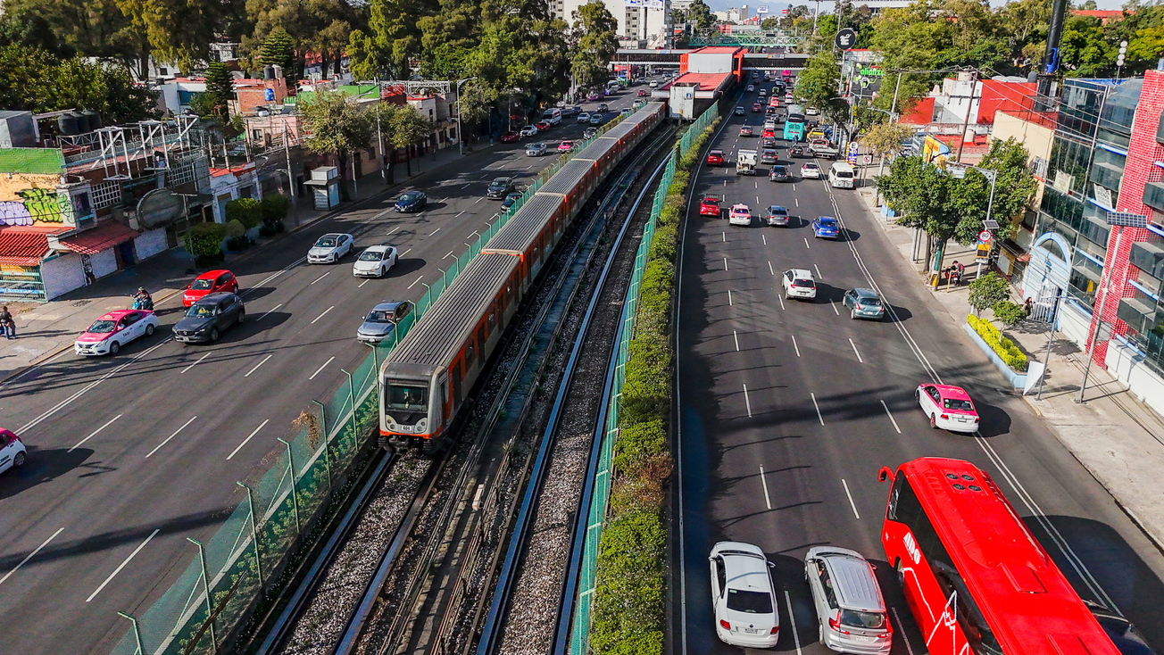 Persona se arroja a las vías de la Línea 2 del Metro de la CDMX