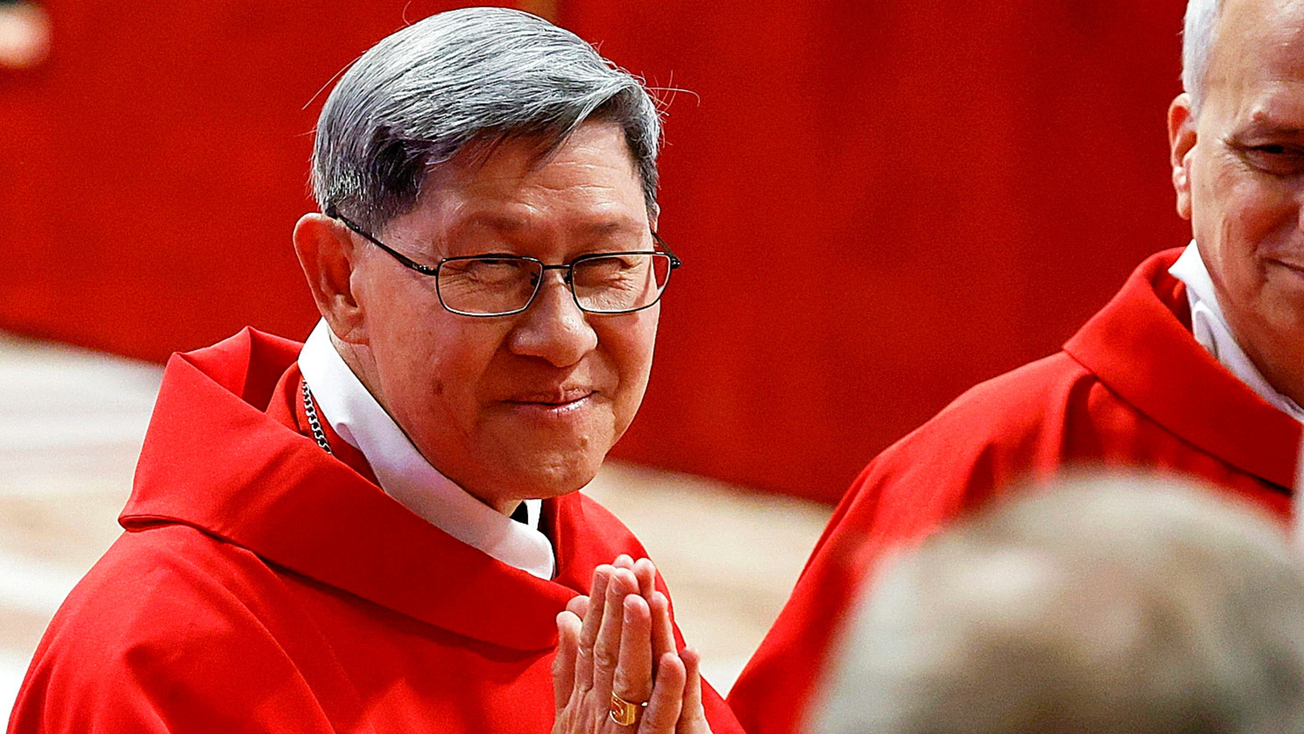 Quién es Luis Antonio Tagle, el cardenal filipino que podría ser el nuevo Papa