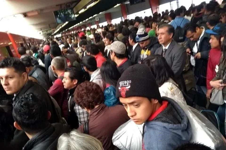 Ahora roban en grupo en transporte público de CDMX