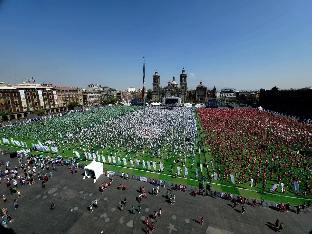 Obtiene CDMX Récord Guinness por la clase de futbol más grande del mundo